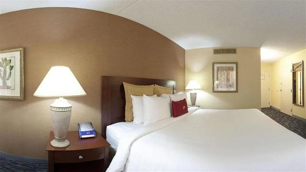 Four Points By Sheraton Phoenix North 3*,