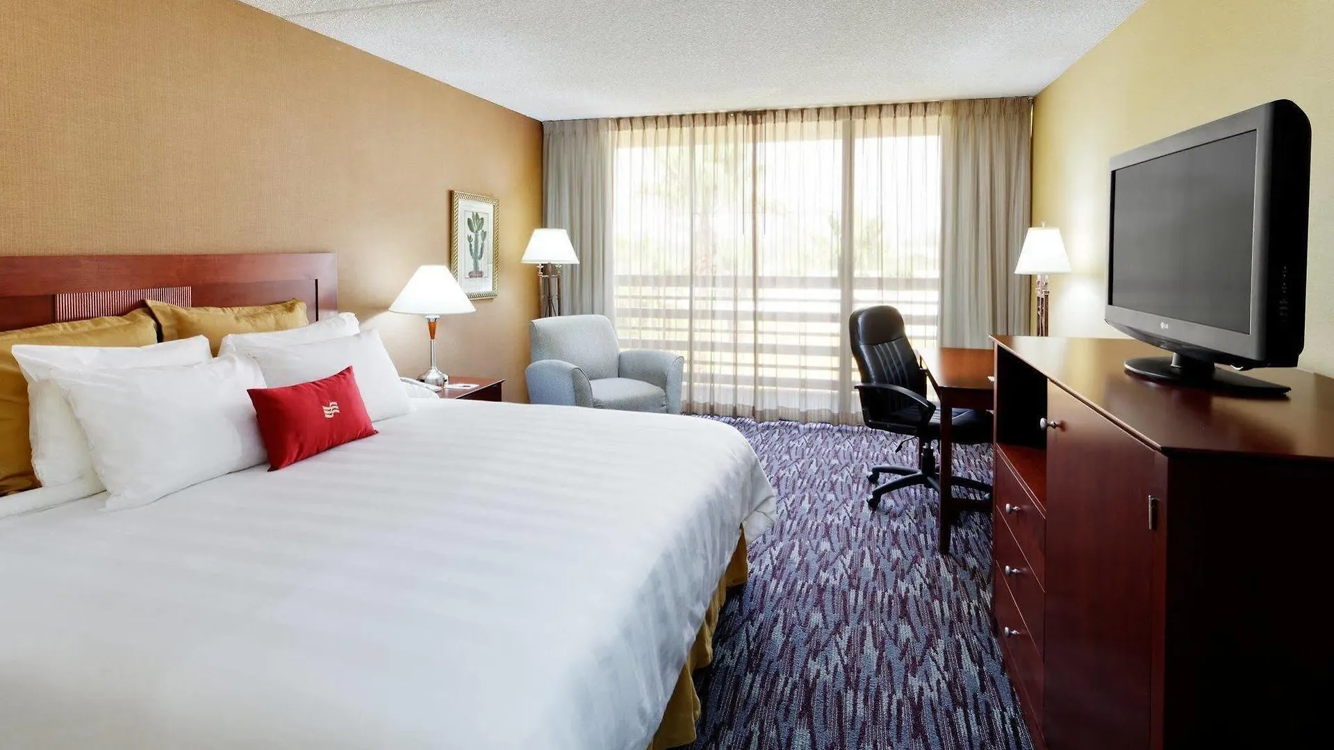Four Points By Sheraton Phoenix North 3*,